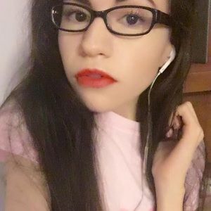 Meet your Posher, Cassandra